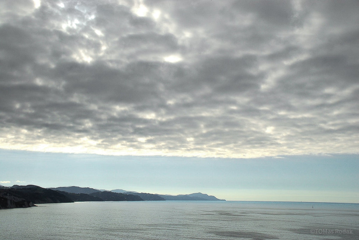 Reflection, meditation, work life balance, TOMs FLOWer CLUB, Tomas Rodak, photography, horizon, water photography, Water, Wasser, Meditation, Wolken, Clouds, Wasserrauschen, blue, blau, Mallorca, La reunion, sea, Schwimmen, blaue Lagune, storm, stormy, Sturm,