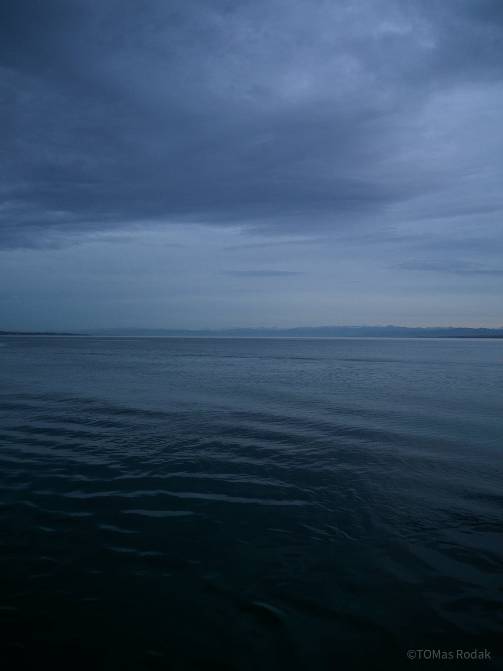 Reflection, meditation, work life balance, TOMs FLOWer CLUB, Tomas Rodak, photography, horizon, water photography, Water, Wasser, Meditation, Wolken, Clouds, Wasserrauschen, blue, blau, Mallorca, La reunion, sea, Schwimmen, blaue Lagune, Alpen, Alps, Bergsee,, deep blue, Königsblau