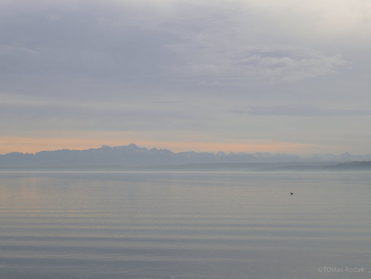 Reflection, meditation, work life balance, TOMs FLOWer CLUB, Tomas Rodak, photography, horizon, water photography, Water, Wasser, Meditation, Wolken, Clouds, Wasserrauschen, blue, blau, Mallorca, La reunion, sea, Schwimmen, blaue Lagune, Alpen, Alps, Bergsee,